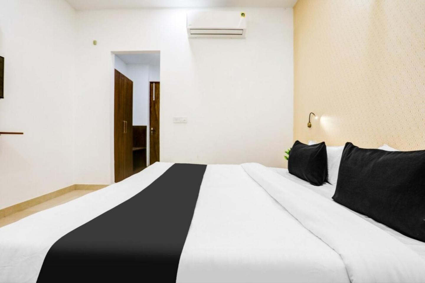 The Grand Blue Hotel Greater Noida Exterior foto