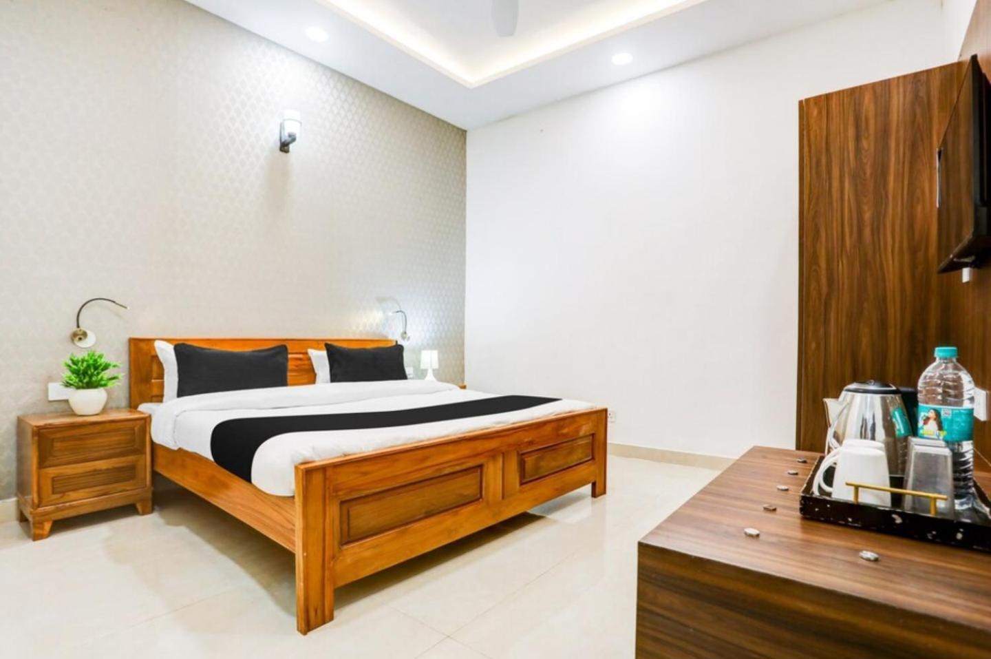 The Grand Blue Hotel Greater Noida Exterior foto